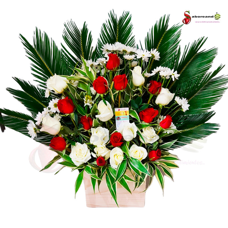 Floral arrangement of white and red roses in Costa Rica florist